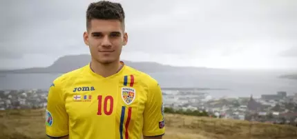 Ianis Hagi, noul număr 10 al naţionalei României la meciurile cu Feroe şi Norvegia Ianis Hagi îl calcă pe urme tatălui său, legendarul Gheorghe Hagi