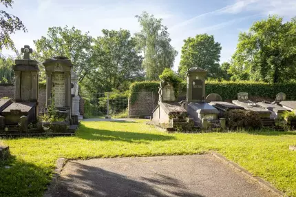cimitir din Ghent, Belgia O fată de 14 ani și-a luat viața după ce a fost abuzată de 5 tineri într-un cimitir, în Belgia: Imagini înfiorătoare, puse pe internet