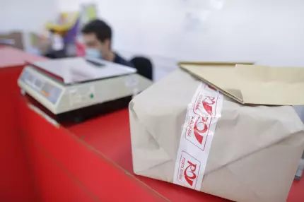 Un sac cu aproape 300.000 de lei, sustras dintr-o maşină a Poştei Române. Cine e principalul suspect Un sac cu aproape 300.000 de lei, sustras dintr-o maşină a Poştei Române. Cine e principalul suspect