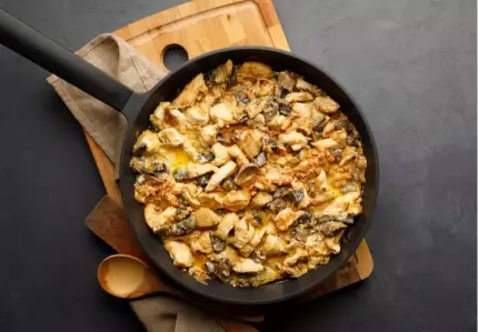 Pui Stroganoff cu ciuperci – rețeta pas cu pas Pui Stroganoff cu ciuperci – rețeta pas cu pas