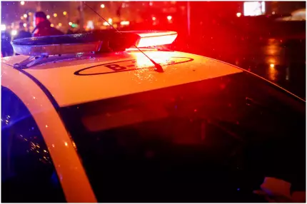 Un şofer băut a fugit de sub nasul poliţiştilor, imediat după ce a lovit două maşini. Anchetă în Teleorman Un şofer băut a fugit de sub nasul poliţiştilor, imediat după ce a lovit două maşini. Anchetă în Teleorman
