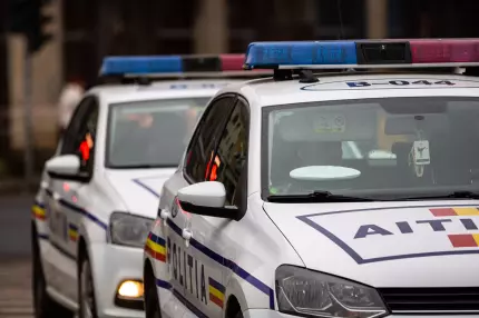 Un poliţist din Băile Herculane s-a împuşcat din greşeală cu arma din dotare Un poliţist din Băile Herculane s-a împuşcat din greşeală cu arma din dotare