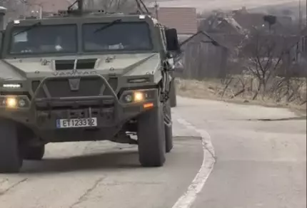 Tehnică de luptă a armatei spaniole în cadrul unui exerciţiu NATO Fake news pe TikTok. Convoi militar ce participă la un exerciţiu NATO, prezentat drept o invazie a Ucrainei în România: "Va fi război"