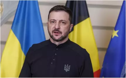 Zelenski îl ironizează pe Trump. Și-a cerut scuze la un eveniment cultural de la Kiev pentru că nu este "în costum" Zelenski îl ironizează pe Trump. Și-a cerut scuze la un eveniment cultural de la Kiev pentru că nu este "în costum"