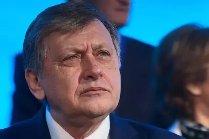 Cum i-ar explica Crin Antonescu lui Macron că nu vrem să trimitem trupe de menţinere a păcii în Ucraina: "Avem puţine trupe" Cum i-ar explica Crin Antonescu lui Macron că nu vrem să trimitem trupe de menţinere a păcii în Ucraina: "Avem puţine trupe"