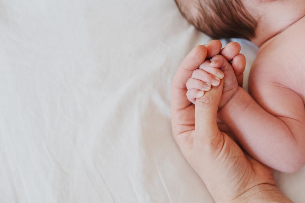 Bebeluş, dispărut din Maternitatea Bacău. Furtul a fost descoperit de mamă care venise să îşi alăpteze gemenii şi a găsit doar unul