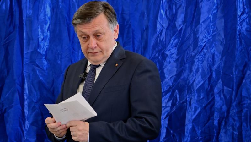 Crin Antonescu merge la vot în turul 2: "Suntem în faţa unui rău cunoscut, Nicuşor Dan, şi un rău necunoscut"