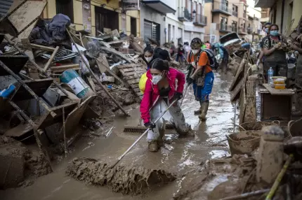 Spania: Ruşii au profitat de inundațiile catastrofale pentru a lansa știri false prin care să îndepărteze oamenii de UE şi democraţie Spania: Ruşii au profitat de inundațiile catastrofale pentru a lansa știri false prin care să îndepărteze oamenii de UE şi democraţie