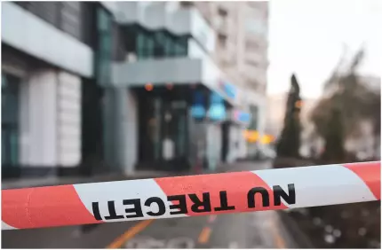 Cadavrul unei adolescente, găsit în grădina unui bloc din Galaţi. Fata de 17 ani ar fi căzut de la etajul 8 Cadavrul unei adolescente, găsit în grădina unui bloc din Galaţi. Fata de 17 ani ar fi căzut de la etajul 8